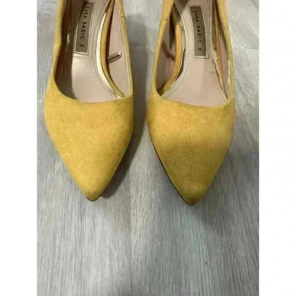 Zara Pointed-Toe Suede Block Heel Pumps in Yellow - Picture 2 of 12